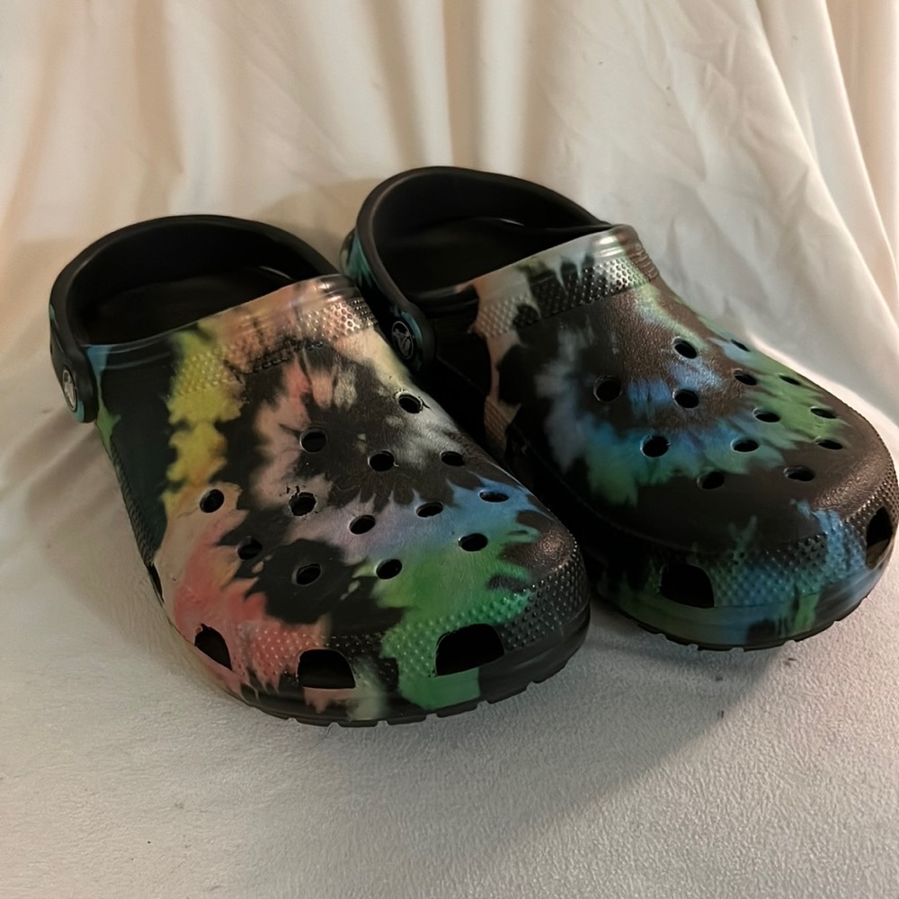 Crocs tie dye